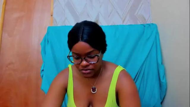 Image 7 of luna_lyon Stream on Chaturbate on 9 months ago