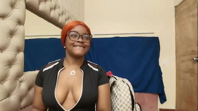 Image 2 of luna_lyon Stream on Chaturbate on 9 months ago