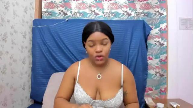 Image 2 of luna_lyon Stream on Chaturbate on 8 months ago