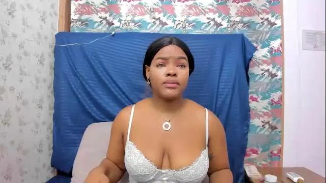 Image 3 of luna_lyon Stream on Chaturbate on 8 months ago