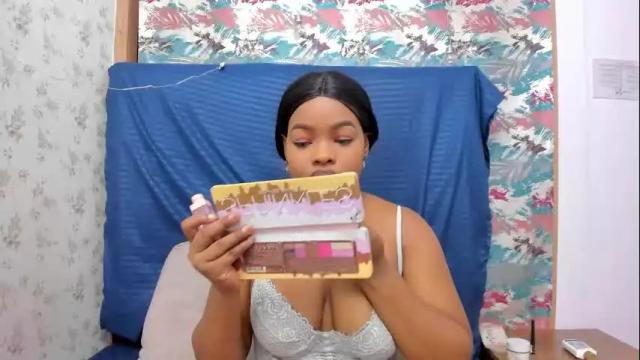 Image 6 of luna_lyon Stream on Chaturbate on 8 months ago