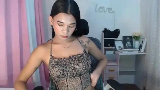 Image 2 of luna_moree Stream on Chaturbate on 2 months ago