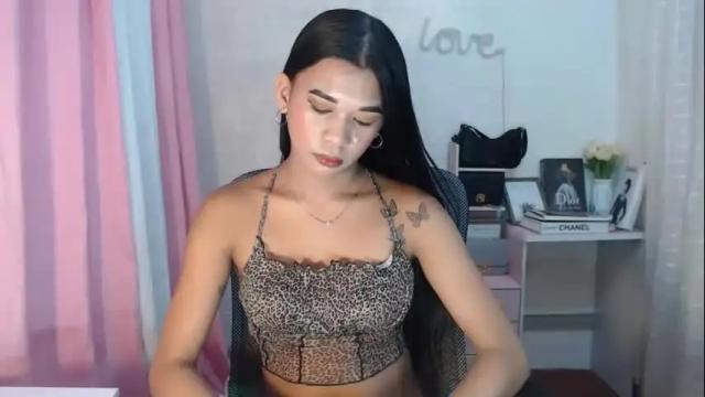 Image 3 of luna_moree Stream on Chaturbate on 2 months ago