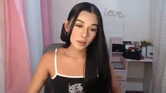Image 2 of luna_moree Stream on Chaturbate on 1 month ago