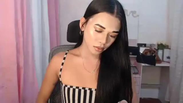 Image 2 of luna_moree Stream on Chaturbate on 1 month ago