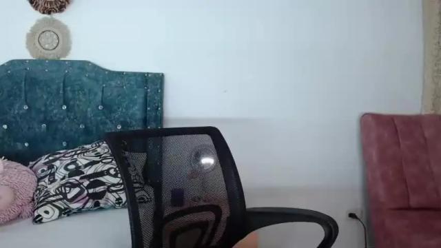 Image 2 of luna_palmerau Stream on Chaturbate on 13 months ago