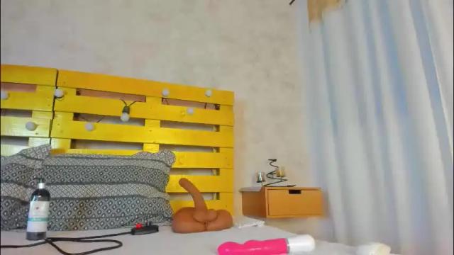 Image 3 of luna_shea Stream on Chaturbate on 1 month ago