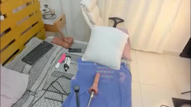 Image 2 of luna_shea Stream on Chaturbate on 1 month ago