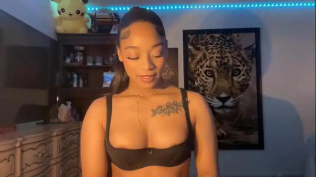 Image 12 of lunaa_11 Stream on Chaturbate on 2 months ago