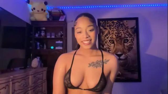 Image 3 of lunaa_11 Stream on Chaturbate on 1 month ago