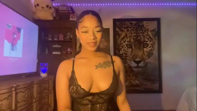 Image 3 of lunaa_11 Stream on Chaturbate on 14 days ago