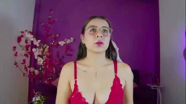 Image 2 of lunaa_lovve Stream on Chaturbate on 7 months ago