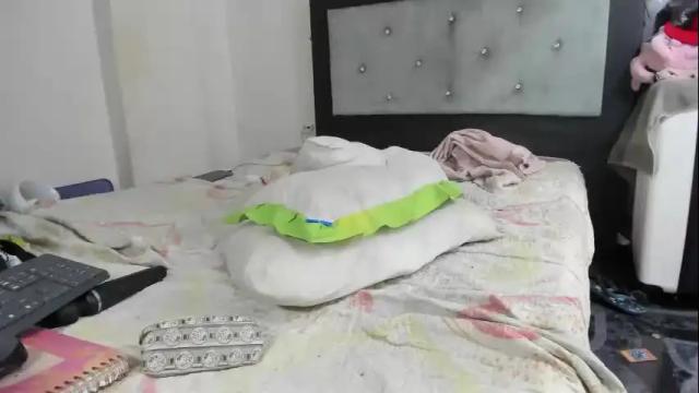 Image 7 of lunacristal_moon Stream on Chaturbate on 1 month ago