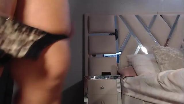 Image 2 of lunaflorez_ Stream on Chaturbate on 1 month ago