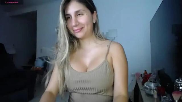 Image 3 of lunagardners Stream on Chaturbate on 3 months ago
