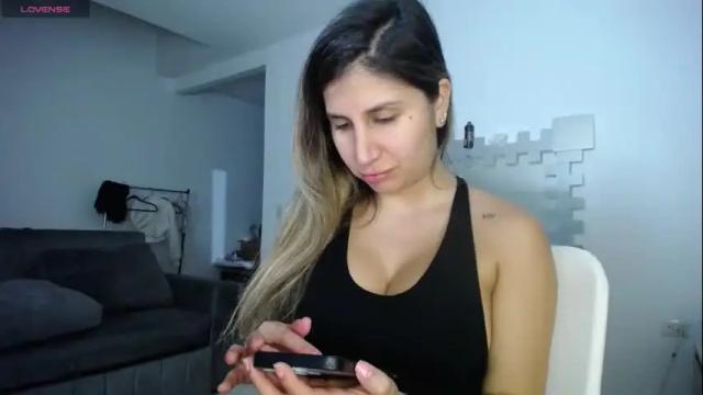 Image 3 of lunagardners Stream on Chaturbate on 2 months ago