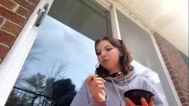 Image 2 of lunalou444 Stream on Chaturbate on 13 months ago
