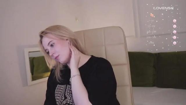 Image 11 of lunalovelyy_ Stream on Chaturbate on 13 months ago