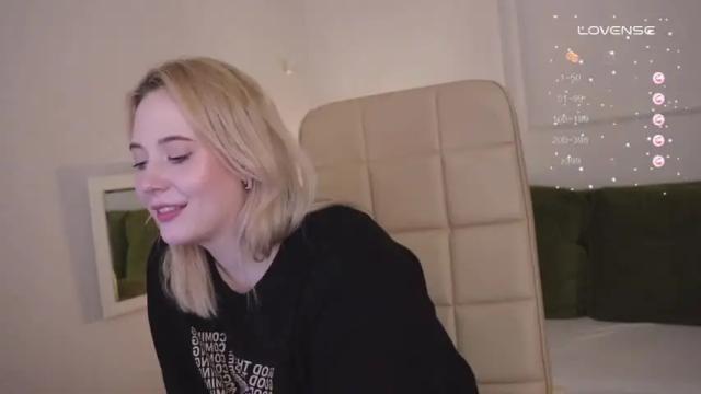 Image 3 of lunalovelyy_ Stream on Chaturbate on 13 months ago