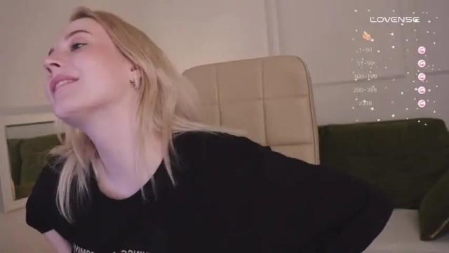 Image 6 of lunalovelyy_ Stream on Chaturbate on 13 months ago