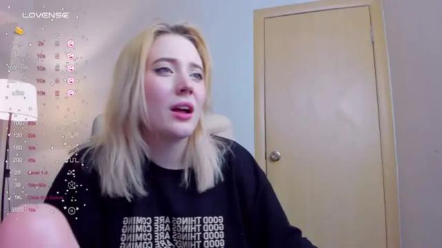 Image 2 of lunalovelyy_ Stream on Chaturbate on 13 months ago