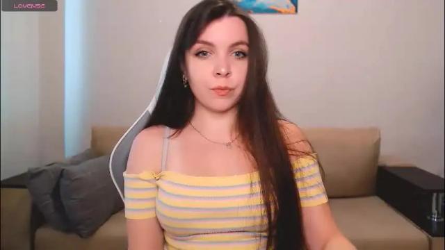 Image 2 of lunalovesuu Stream on Chaturbate on 2 months ago