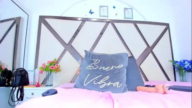 Image 4 of lunaluvxx Stream on Chaturbate on 9 months ago