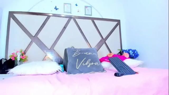 Image 3 of lunaluvxx Stream on Chaturbate on 8 months ago