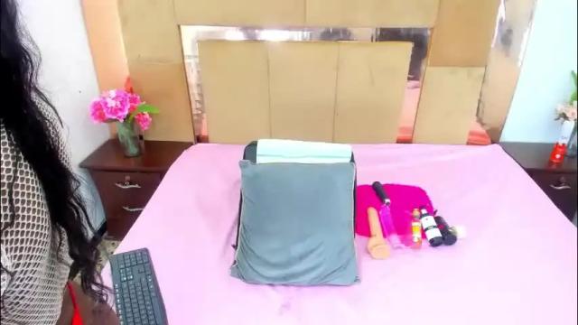 Image 2 of lunaluvxx Stream on Chaturbate on 6 months ago