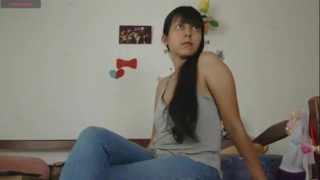 Image 2 of lunamoon_17 Stream on Chaturbate on 1 month ago