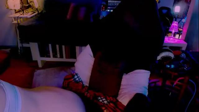 Image 2 of lunaoddity Stream on Chaturbate on 5 months ago