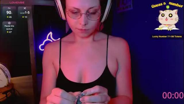 Image 6 of lunaoddity Stream on Chaturbate on 4 months ago
