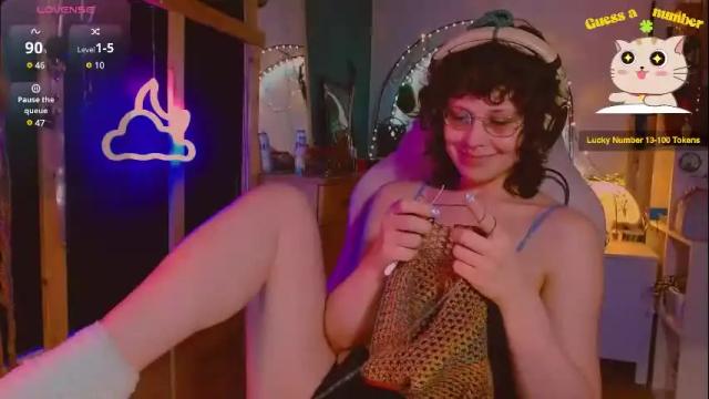 Image 4 of lunaoddity Stream on Chaturbate on 3 months ago