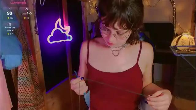 Image 2 of lunaoddity Stream on Chaturbate on 1 month ago