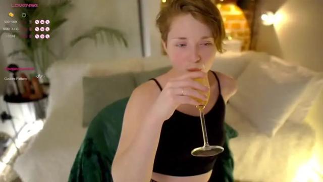 Image 7 of lunar_girl Stream on Chaturbate on 20 months ago