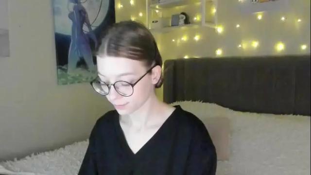 Image 2 of lunar_sofia Stream on Chaturbate on 2 months ago