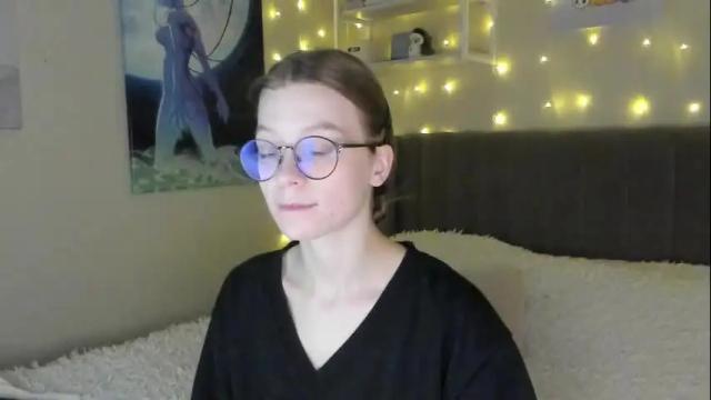 Image 3 of lunar_sofia Stream on Chaturbate on 2 months ago