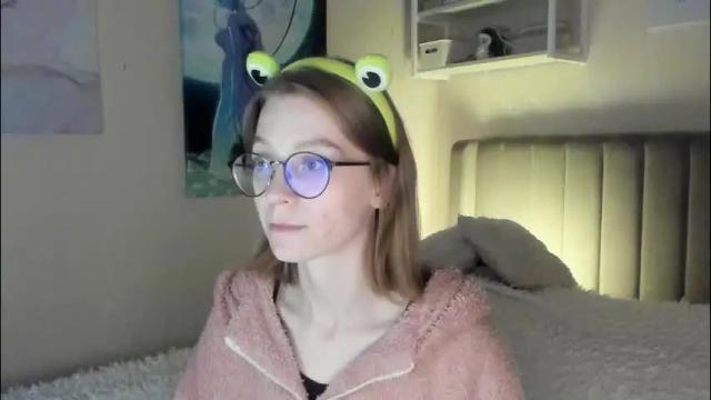 Image 2 of lunar_sofia Stream on Chaturbate on 1 month ago