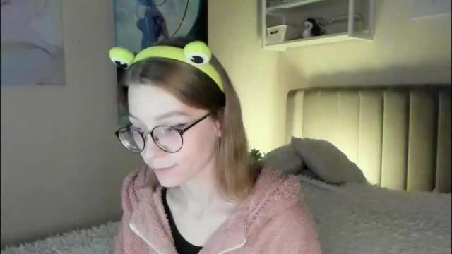 Image 3 of lunar_sofia Stream on Chaturbate on 1 month ago