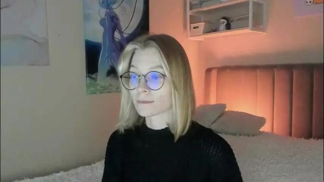 Image 10 of lunar_sofia Stream on Chaturbate on 1 month ago