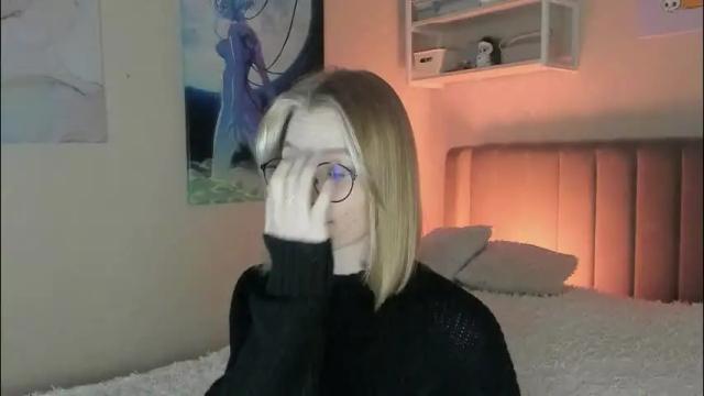 Image 11 of lunar_sofia Stream on Chaturbate on 1 month ago