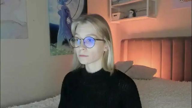 Image 3 of lunar_sofia Stream on Chaturbate on 1 month ago
