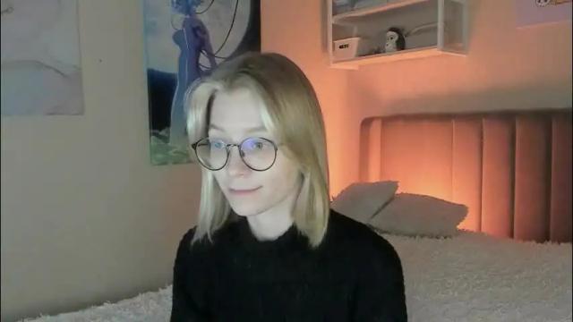 Image 4 of lunar_sofia Stream on Chaturbate on 1 month ago