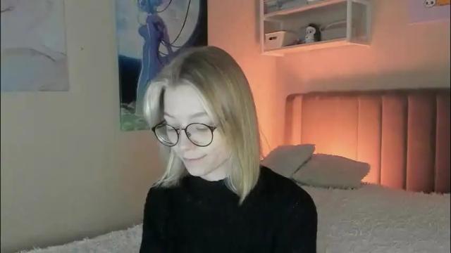 Image 8 of lunar_sofia Stream on Chaturbate on 1 month ago