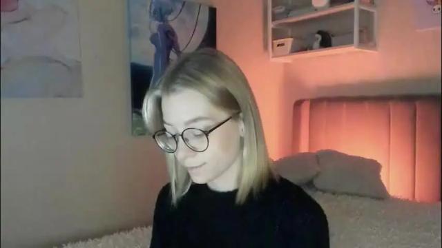 Image 12 of lunar_sofia Stream on Chaturbate on 1 month ago