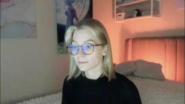Image 2 of lunar_sofia Stream on Chaturbate on 1 month ago