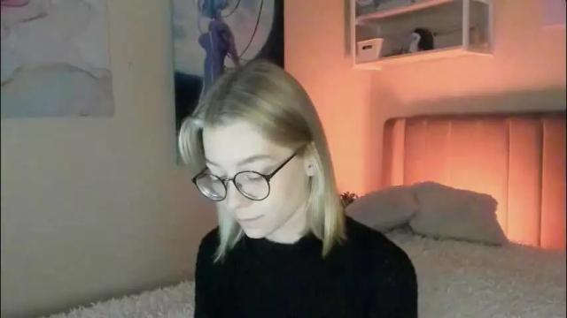 Image 3 of lunar_sofia Stream on Chaturbate on 1 month ago