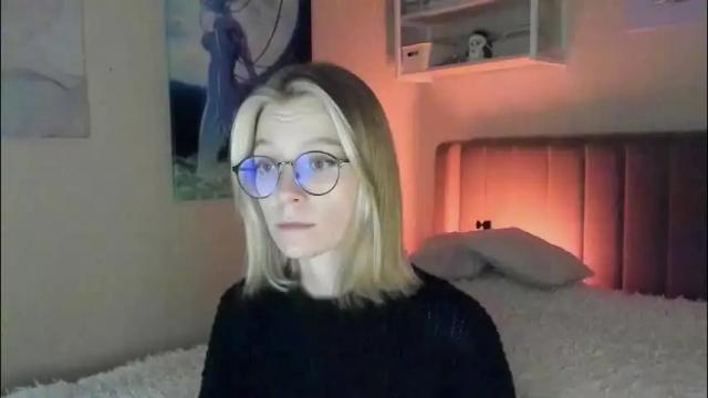 Image 12 of lunar_sofia Stream on Chaturbate on 1 month ago