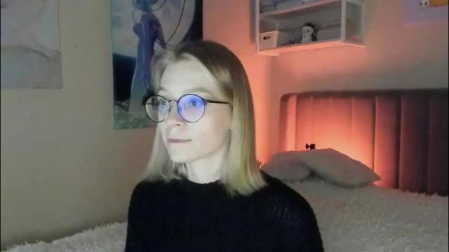 Image 2 of lunar_sofia Stream on Chaturbate on 1 month ago