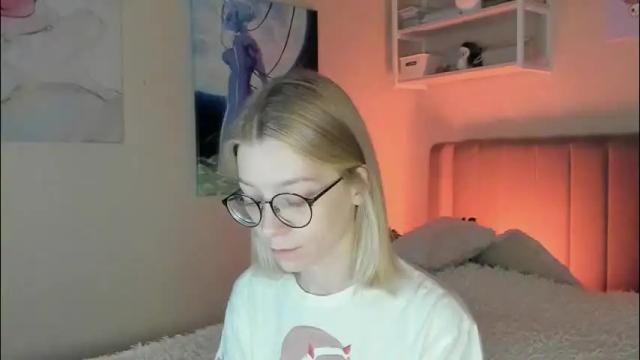 Image 10 of lunar_sofia Stream on Chaturbate on 2 days ago